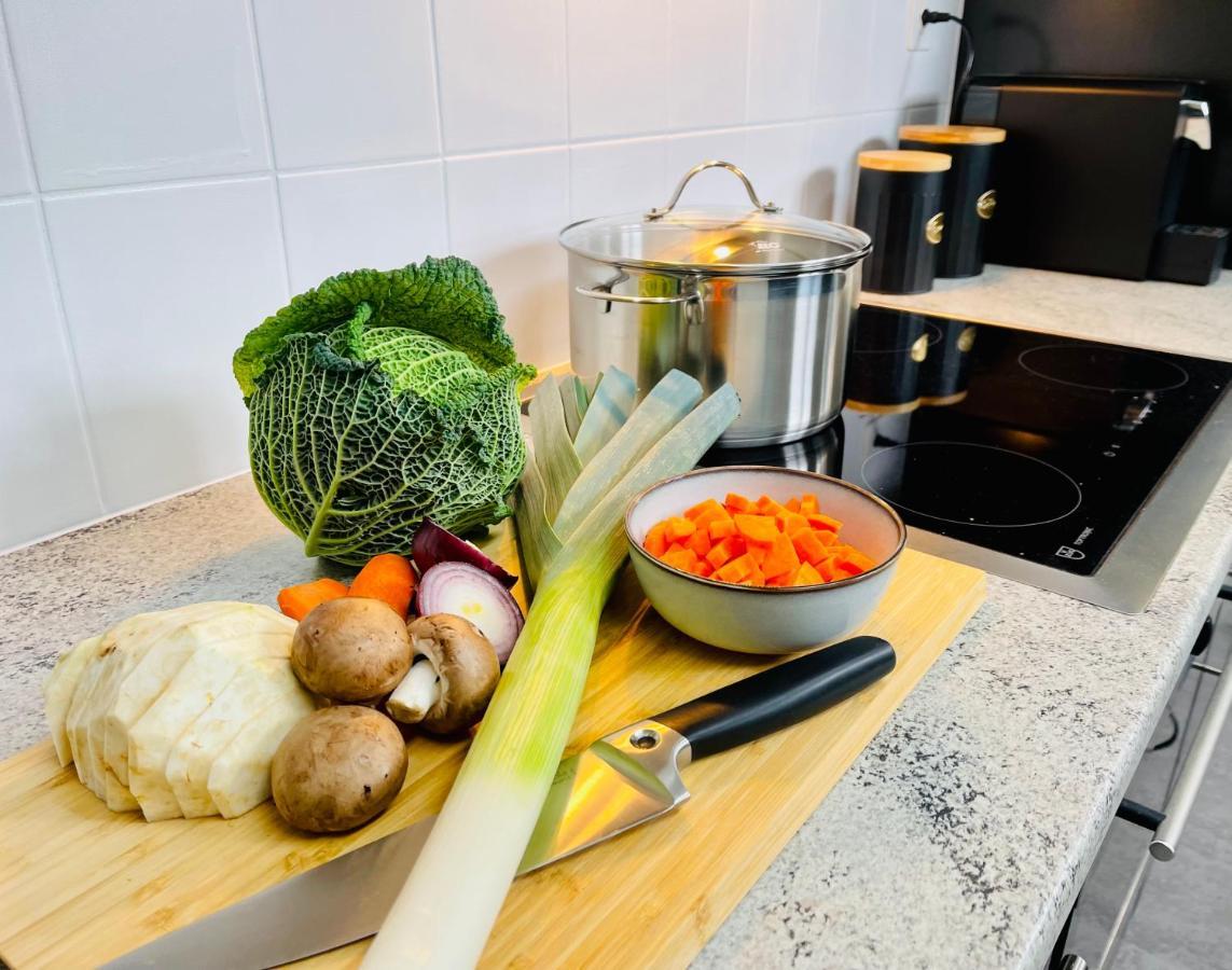 -The Urbanist- Lakeview Free Parking 2Bd Fast Wifi Oberhofen Eksteriør bilde